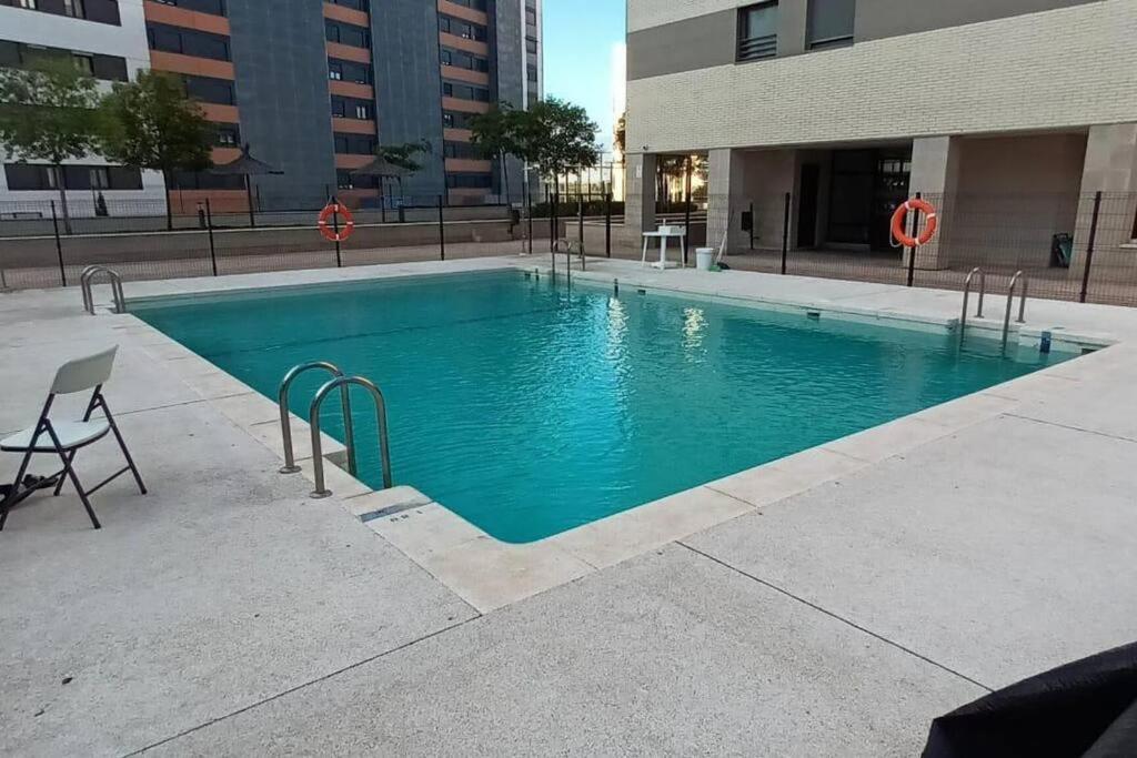 Valdebebas Con Garaje Gimnasio Y Piscina Lägenhet Madrid Exteriör bild