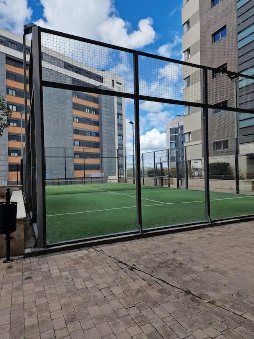 Valdebebas Con Garaje Gimnasio Y Piscina Lägenhet Madrid Exteriör bild