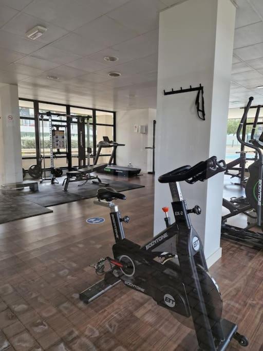 Valdebebas Con Garaje Gimnasio Y Piscina Lägenhet Madrid Exteriör bild